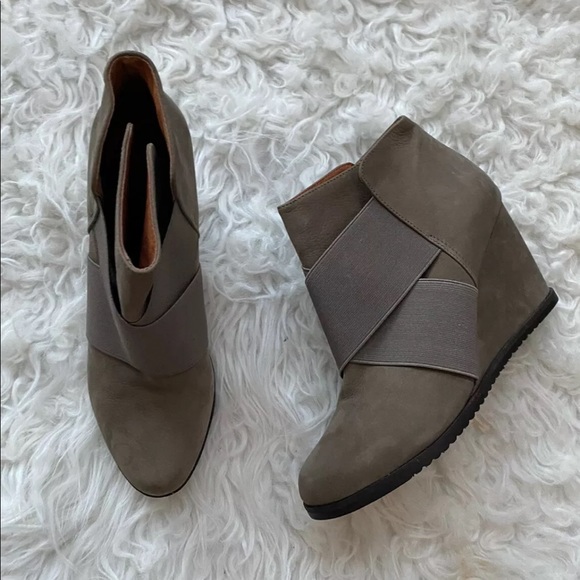 Kenneth Cole gentle souls two for Dawn wedge strap booties suede ankle boots - Picture 3 of 9